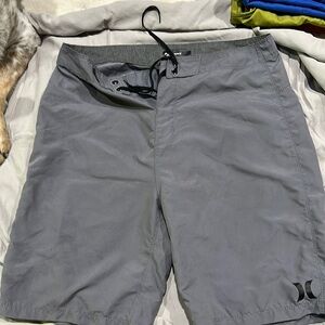 hurley board shorts size 28